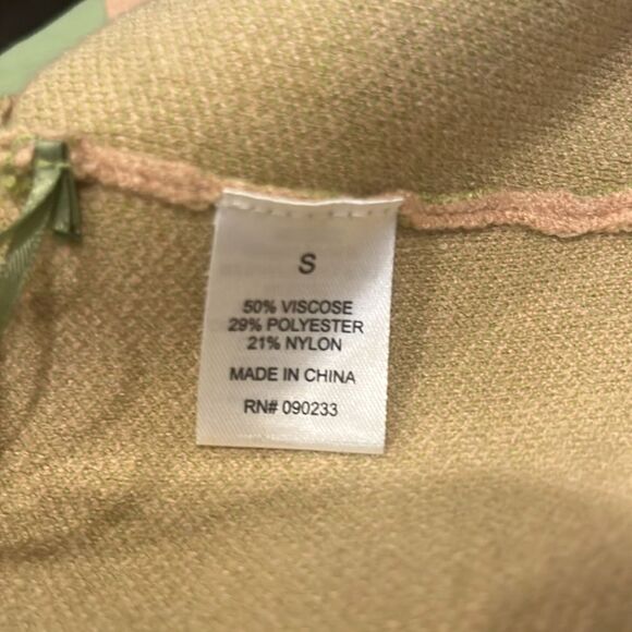 IZod Bermuda shorts w/ pockets, plus free LA hearts two toned halter top. - Picture 9 of 9